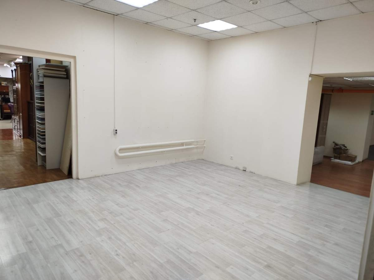 Снять  помещение свободного назначения