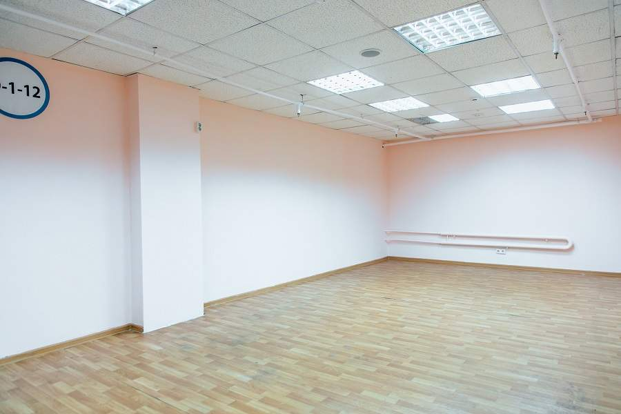 Снять  помещение свободного назначения