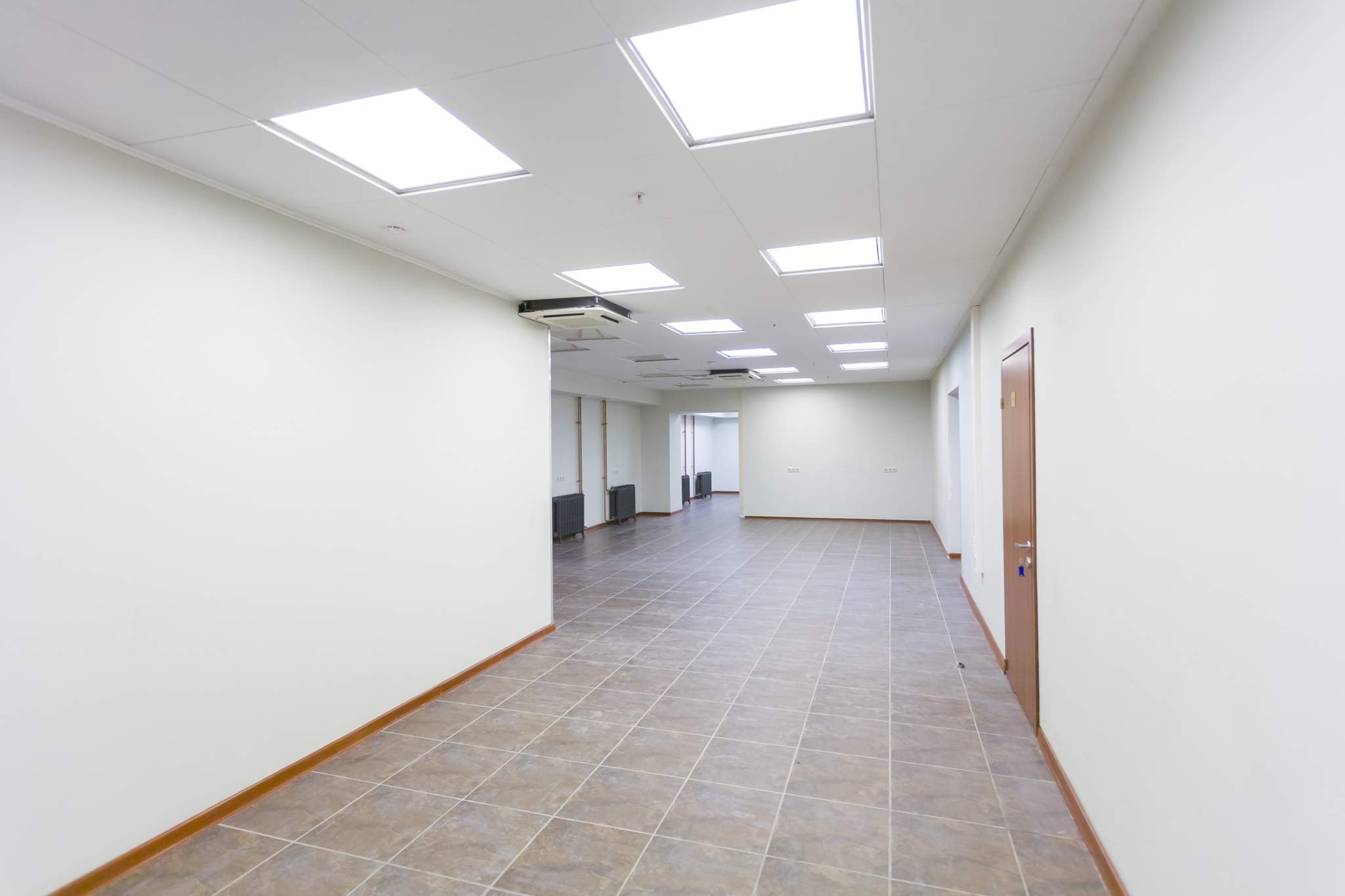 Снять  помещение свободного назначения