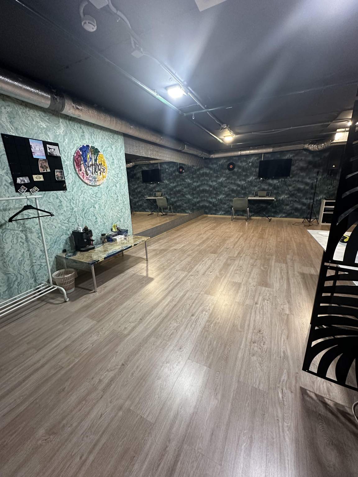 Снять  помещение свободного назначения