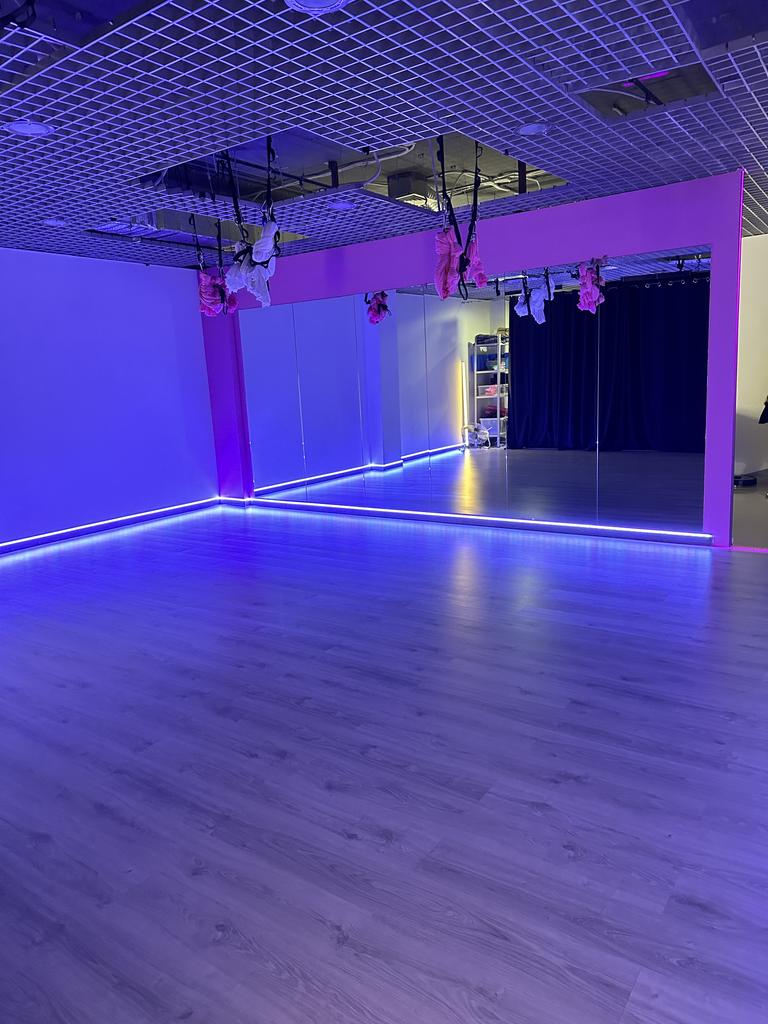 Снять  помещение свободного назначения