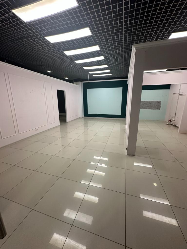 Снять  помещение свободного назначения