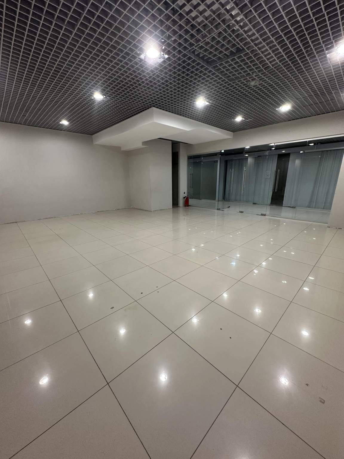 Снять  помещение свободного назначения