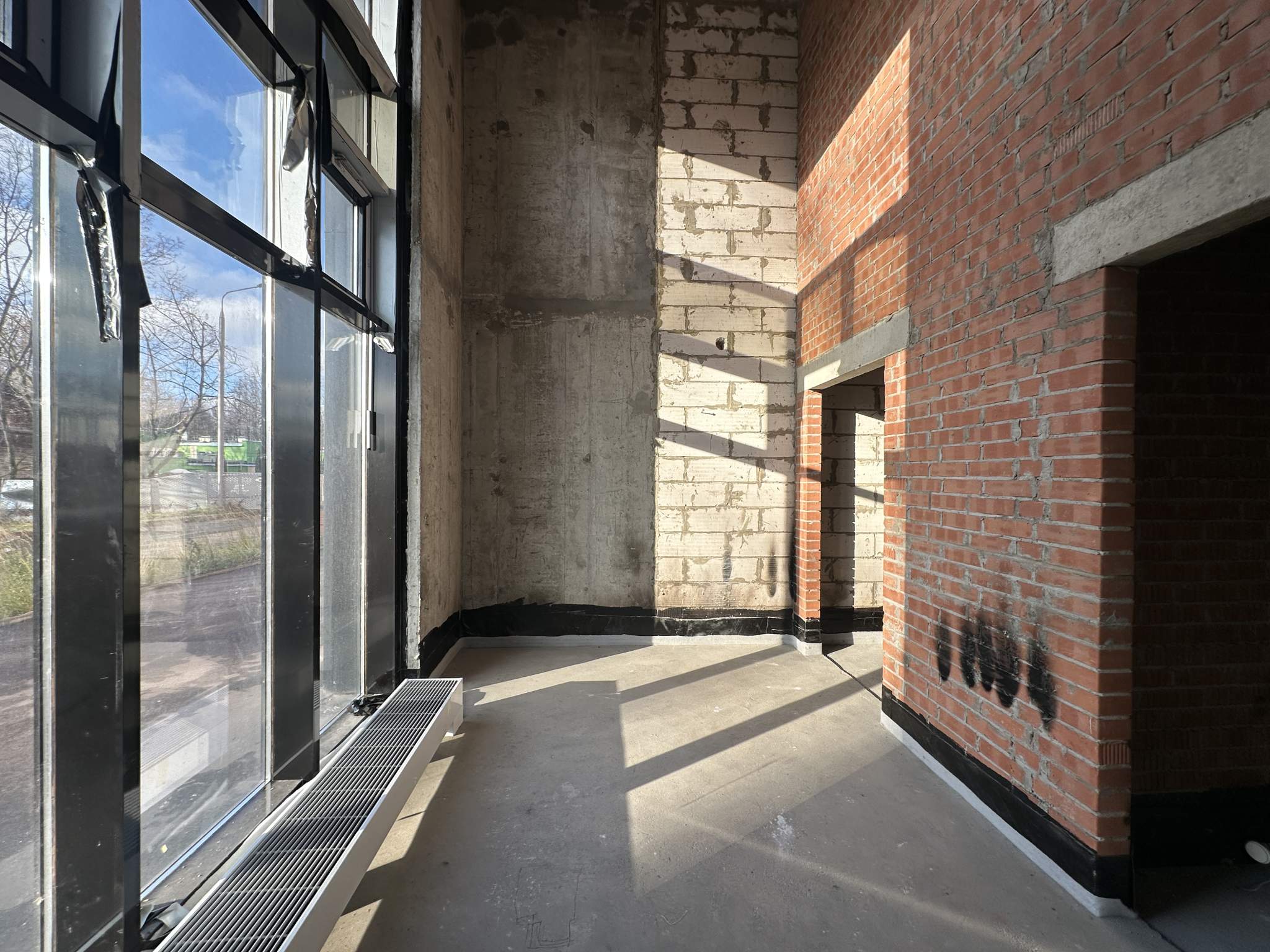 Снять  помещение свободного назначения