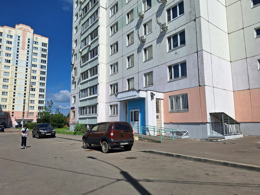 Снять  помещение свободного назначения