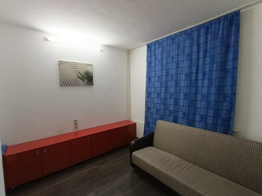 Купить --комнатную квартиру