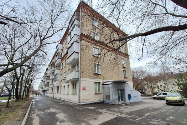 Снять  помещение свободного назначения