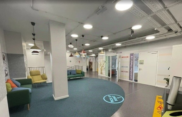 Снять  помещение свободного назначения