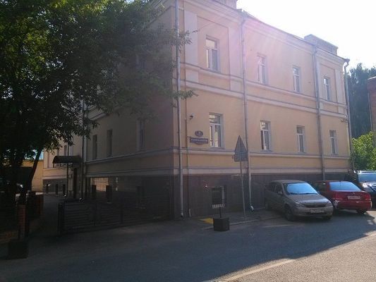 Снять  помещение свободного назначения