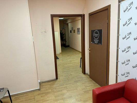 Снять  помещение свободного назначения