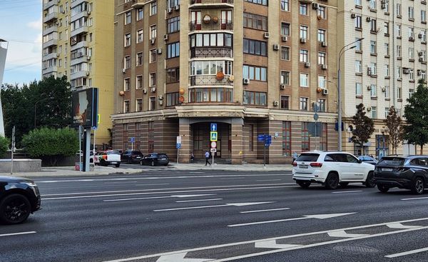 Снять  помещение свободного назначения