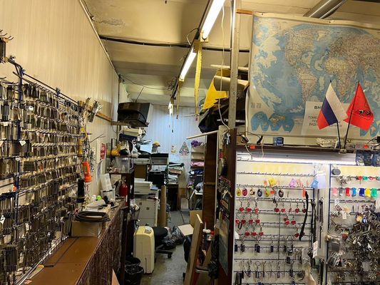 Снять  помещение свободного назначения