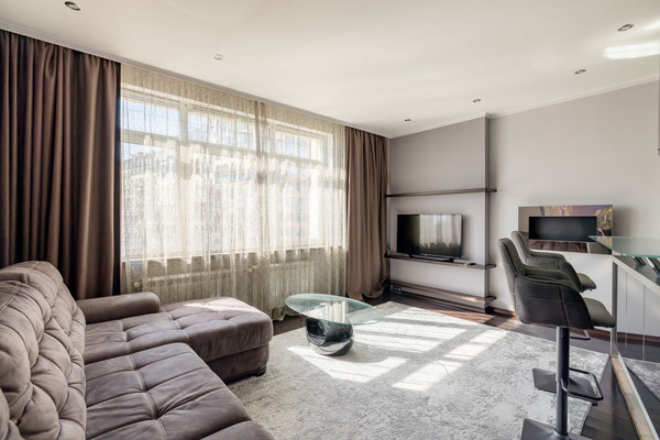 Купить --комнатную квартиру