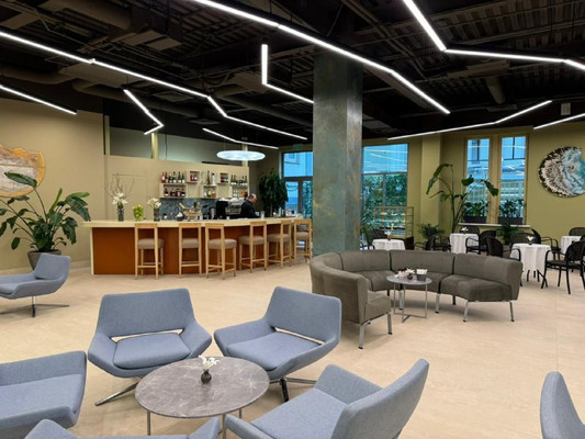 Снять  помещение свободного назначения