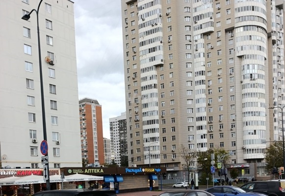 Снять  помещение свободного назначения