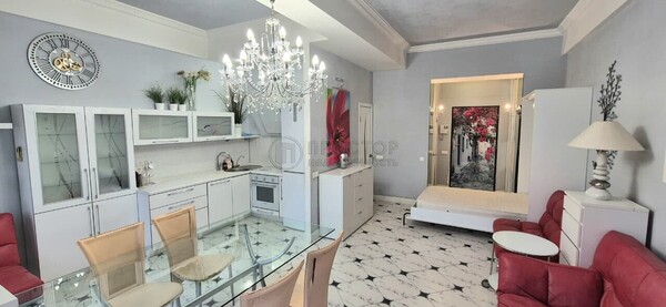 Купить --комнатную квартиру