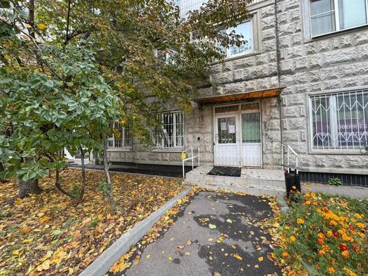 Снять  торговое помещение