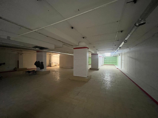 Снять  помещение свободного назначения