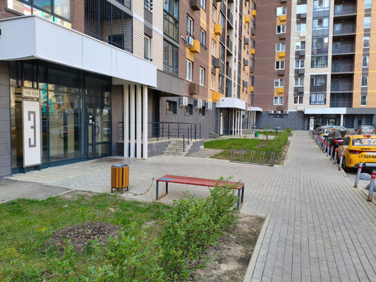 Купить --комнатную квартиру