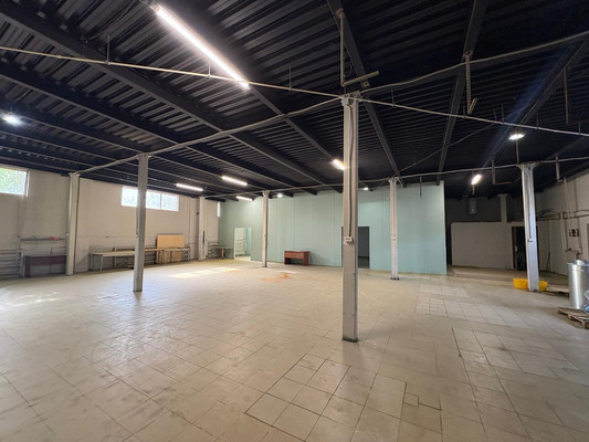 Снять  помещение свободного назначения