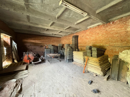 Снять  помещение свободного назначения