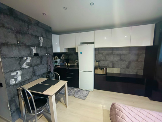 Купить --комнатную квартиру