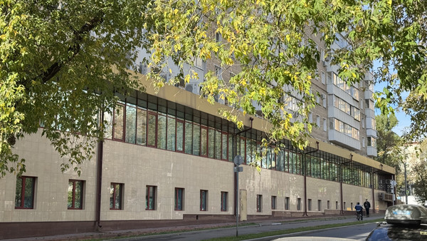 Снять  помещение свободного назначения