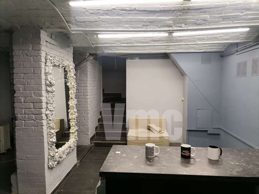 Снять  помещение свободного назначения