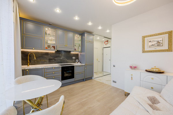 Купить --комнатную квартиру