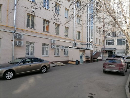 Снять  помещение свободного назначения