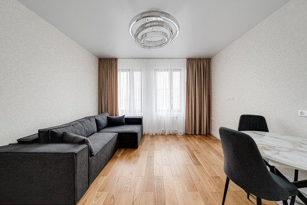 Купить --комнатную квартиру