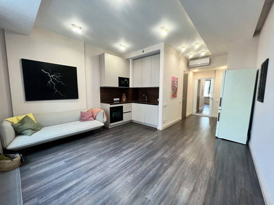 Купить --комнатную квартиру