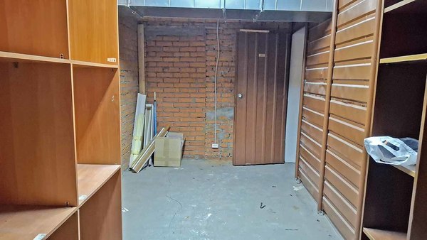 Снять  помещение свободного назначения