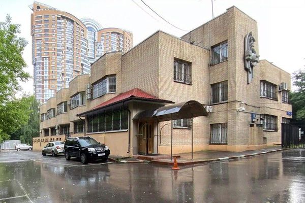 Снять  помещение свободного назначения