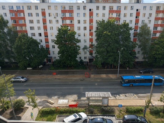 Купить --комнатную квартиру